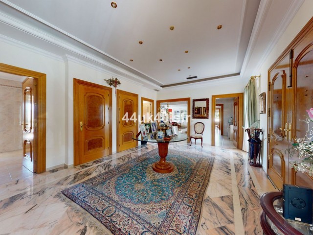 Villa avec 8 Chambres  à Mijas Golf