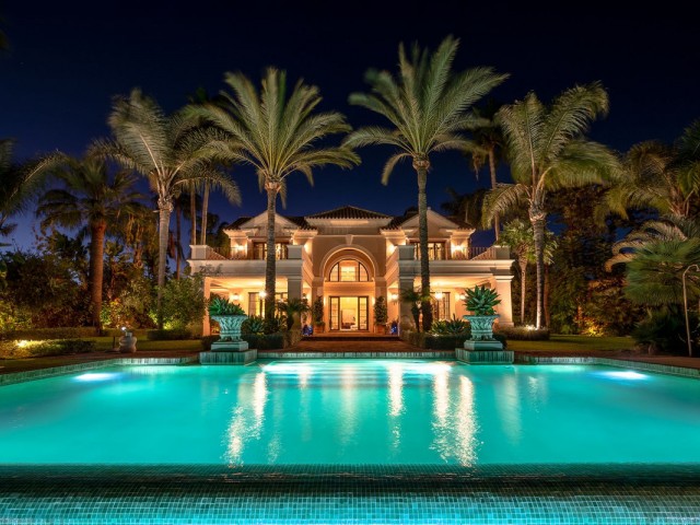 8 Schlafzimmer Villa in Guadalmina Baja