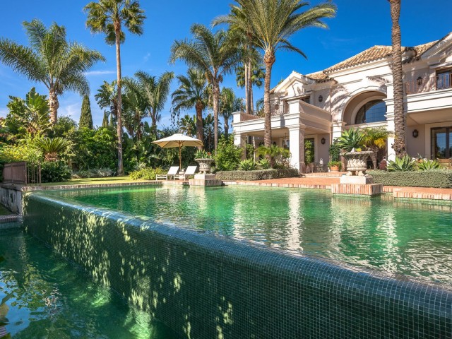 8 Schlafzimmer Villa in Guadalmina Baja