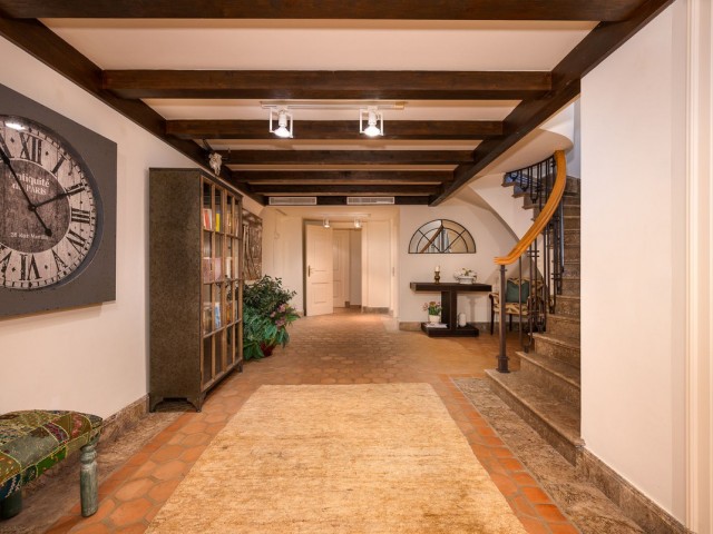 8 Schlafzimmer Villa in Guadalmina Baja
