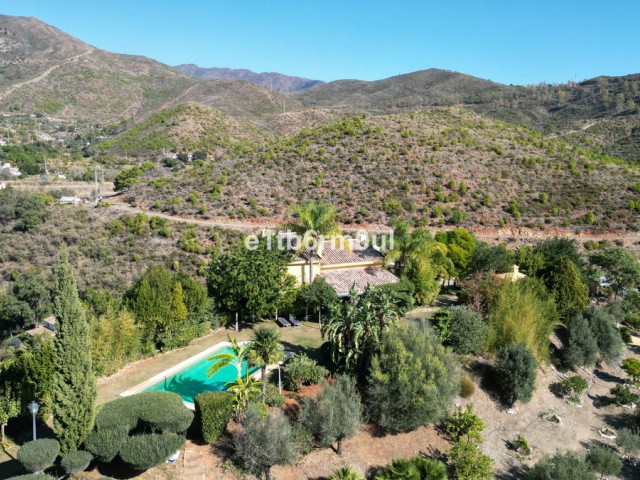 5 Makuuhuoneen Huvila Ojén