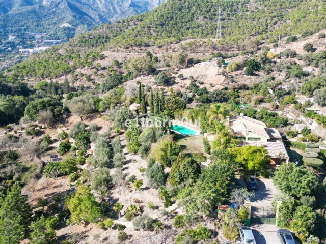 5 Makuuhuoneen Huvila Ojén