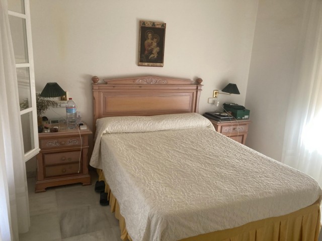 Villa con 4 Dormitorios  en Selwo