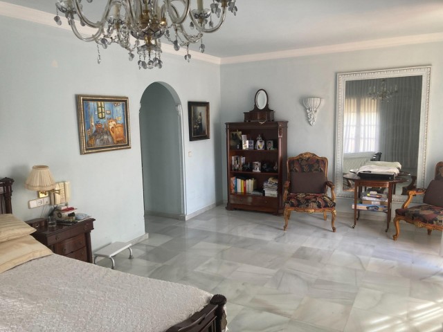 4 Bedrooms Villa in Selwo