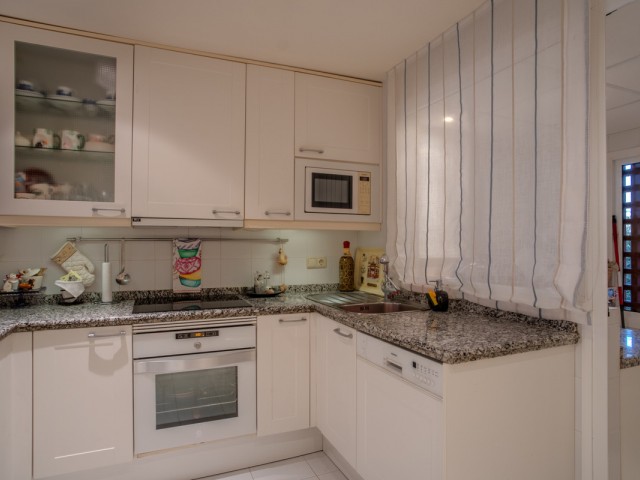 Appartement avec 3 Chambres  à Estepona