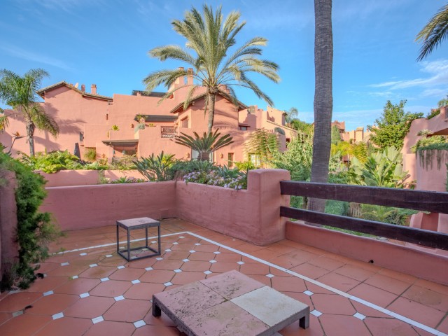Appartement avec 3 Chambres  à Estepona