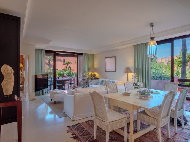 Appartement avec 3 Chambres  à Estepona