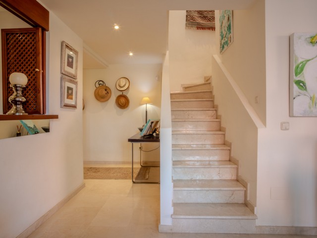 Appartement avec 3 Chambres  à Estepona