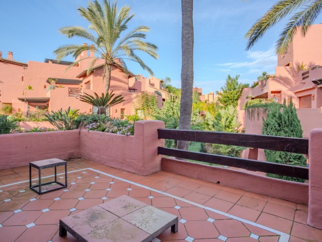 Appartement avec 3 Chambres  à Estepona