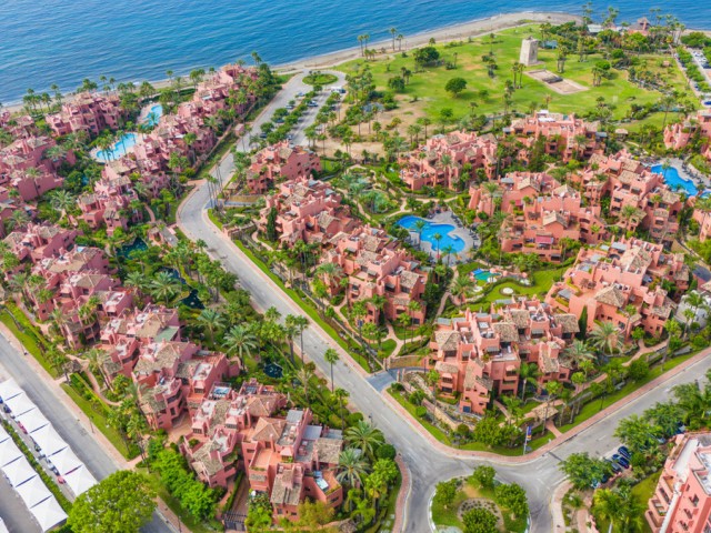 Appartement avec 3 Chambres  à Estepona