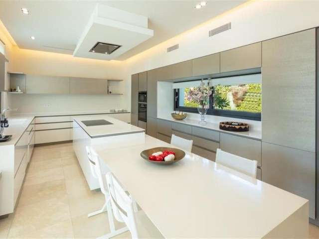 6 Sovrums Villa i Nueva Andalucía