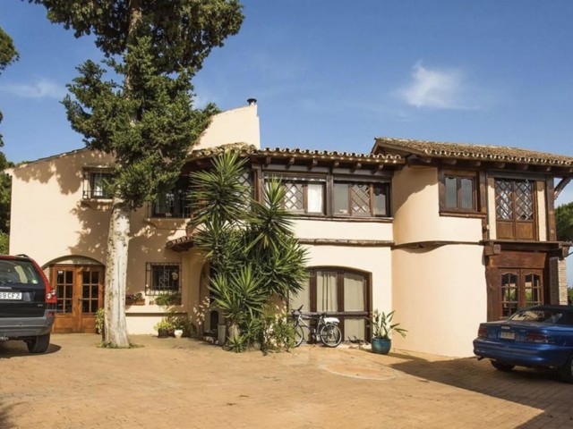 5 Bedrooms Villa in Cabopino