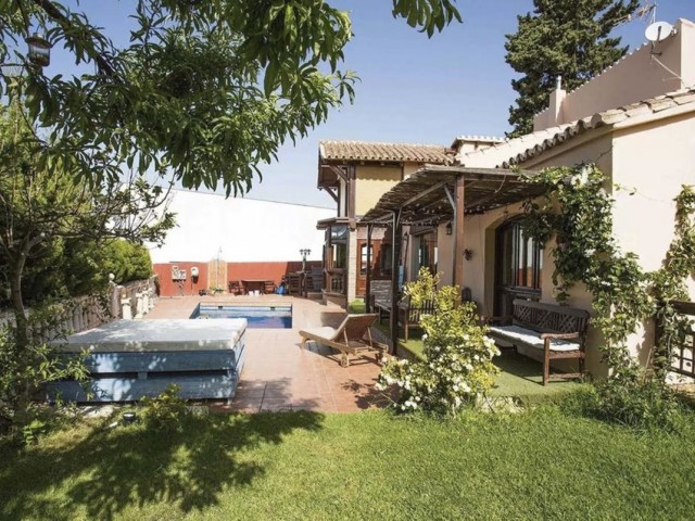 5 Bedrooms Villa in Cabopino