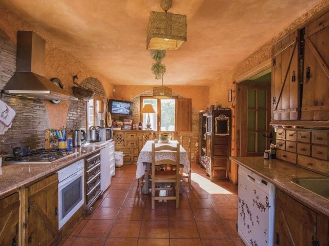 5 Bedrooms Villa in Cabopino