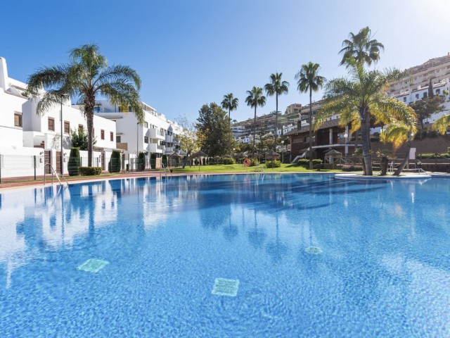 Apartamento con 3 Dormitorios  en La Cala de Mijas