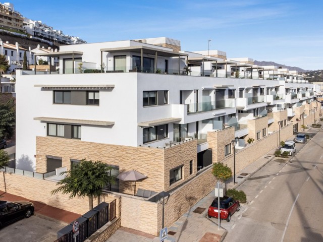 Apartamento con 3 Dormitorios  en La Cala de Mijas