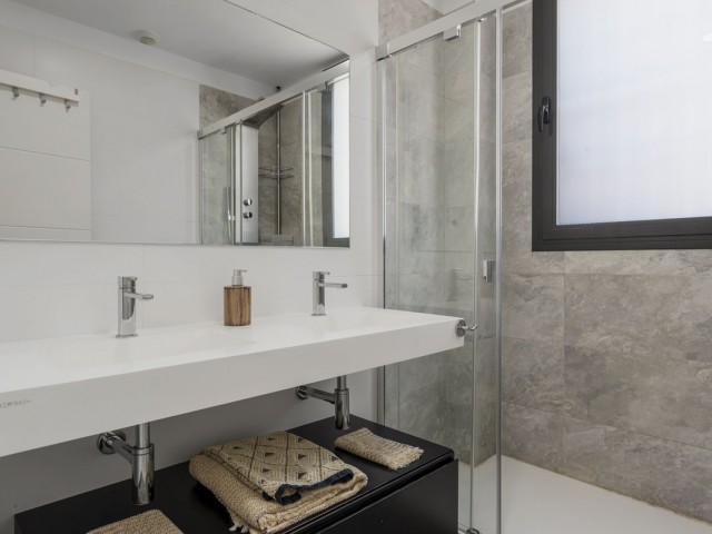 Apartamento con 3 Dormitorios  en La Cala de Mijas