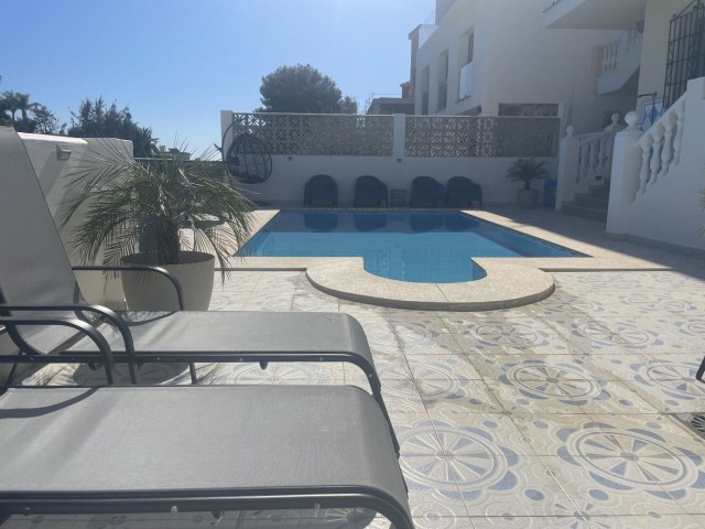 9 Bedrooms Villa in Mijas