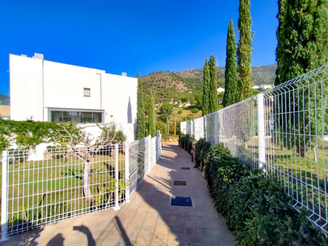 Adosado con 4 Dormitorios  en Mijas