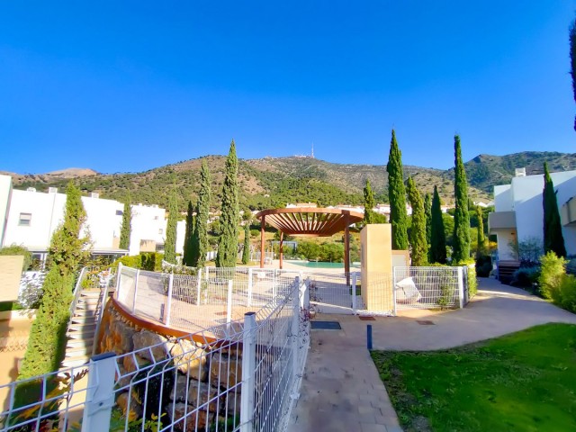 Adosado con 4 Dormitorios  en Mijas