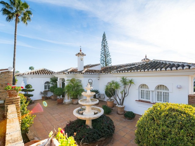 4 Bedrooms Villa in El Chaparral