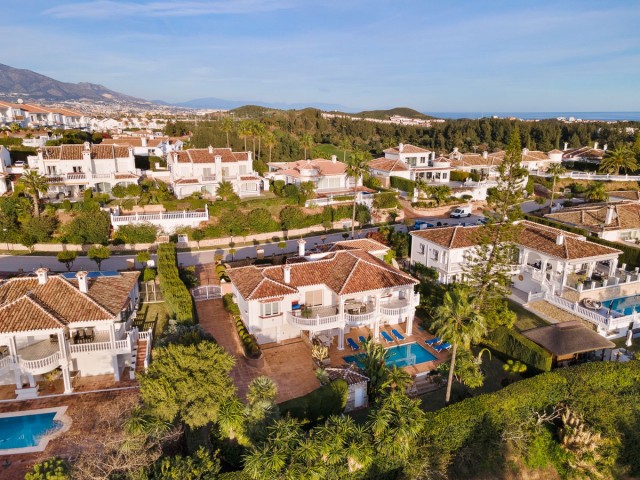 4 Bedrooms Villa in El Chaparral