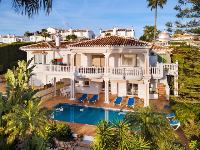 4 Bedrooms Villa in El Chaparral