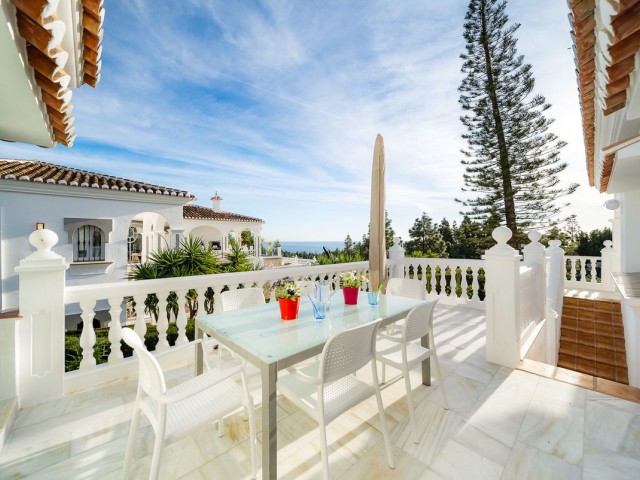 4 Bedrooms Villa in El Chaparral