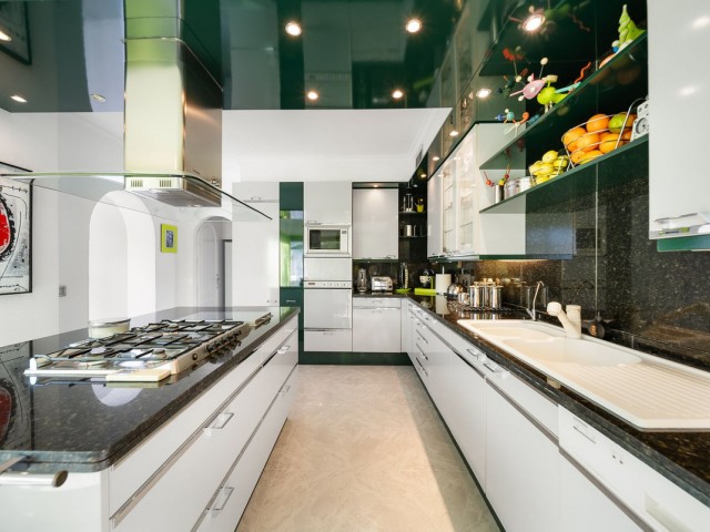 4 Bedrooms Villa in El Chaparral