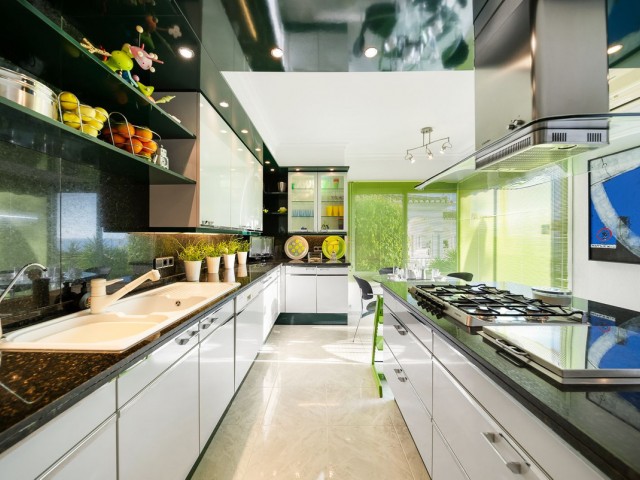 4 Bedrooms Villa in El Chaparral