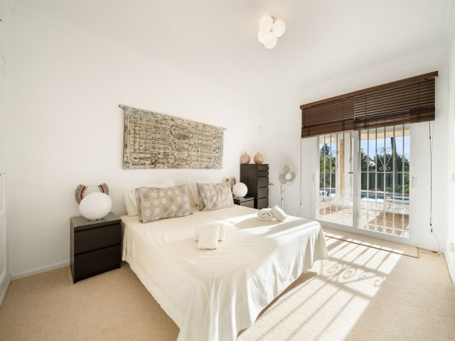 4 Bedrooms Villa in El Chaparral