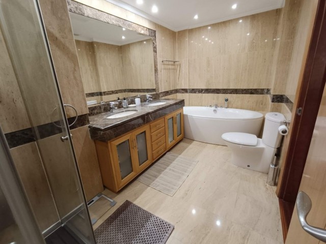 Appartement avec 2 Chambres  à Puerto Banús