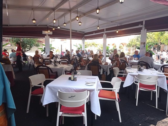 Comercial con 5 Dormitorios  en Cabopino