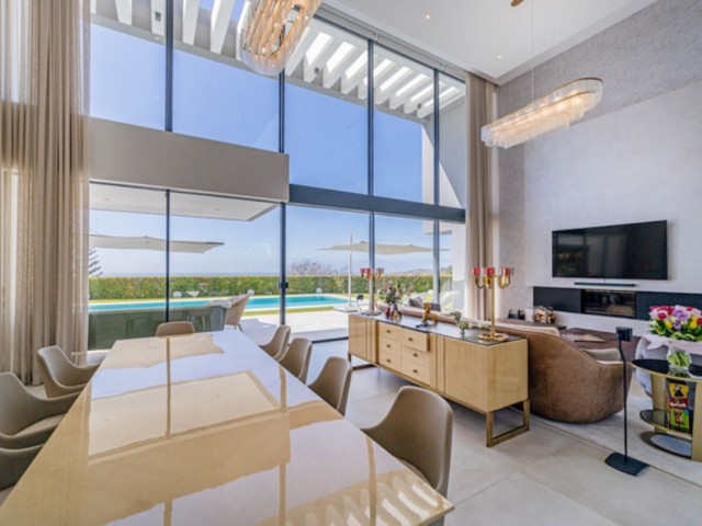 5 Bedrooms Villa in Los Arqueros