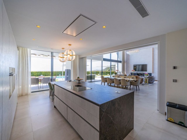 5 Bedrooms Villa in Los Arqueros