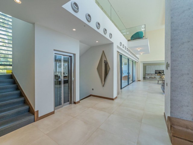 5 Bedrooms Villa in Los Arqueros
