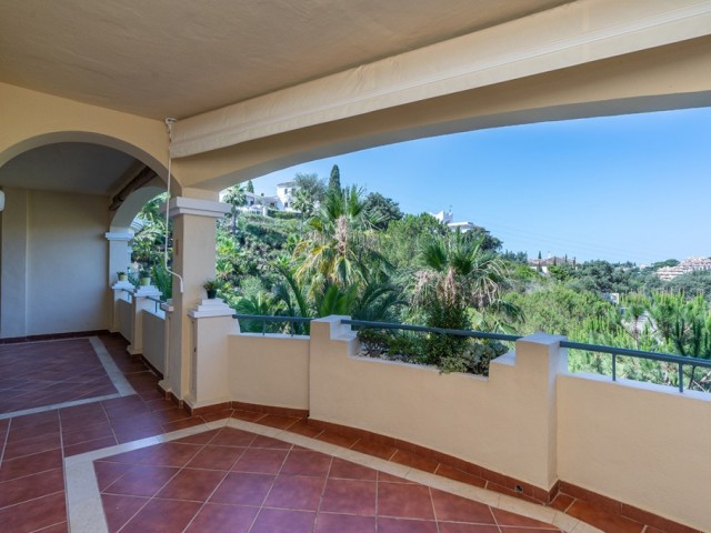 2 Bedrooms Apartment in Elviria