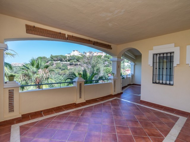 2 Bedrooms Apartment in Elviria