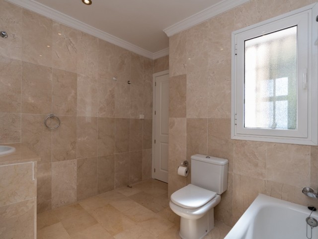 2 Bedrooms Apartment in Elviria