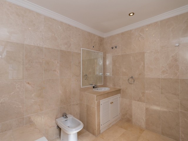 2 Bedrooms Apartment in Elviria