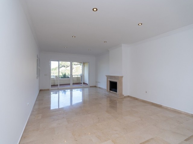 Apartamento con 2 Dormitorios  en Elviria