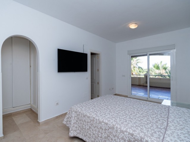 Apartamento con 2 Dormitorios  en Elviria