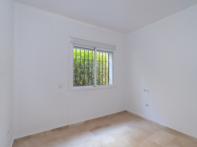 Apartamento con 2 Dormitorios  en Elviria