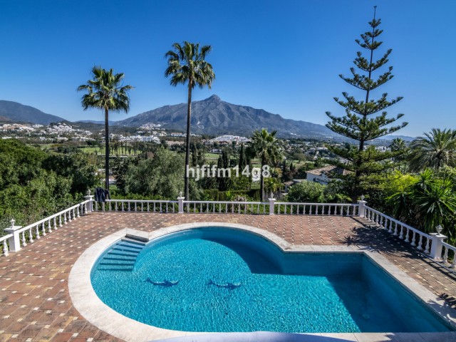 5 Sovrums Villa i Las Brisas