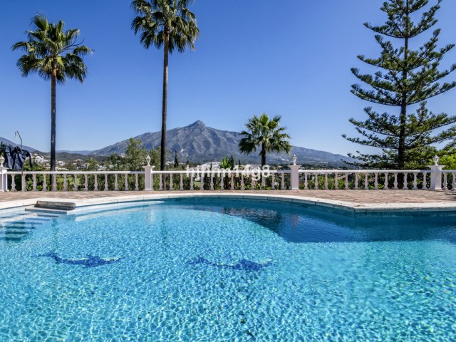 5 Sovrums Villa i Las Brisas