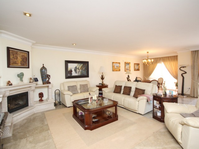 6 Schlafzimmer Reihenhaus in Artola