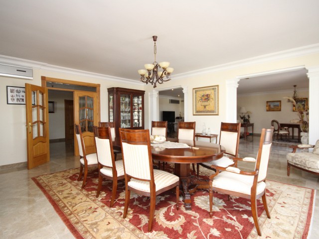 6 Schlafzimmer Reihenhaus in Artola