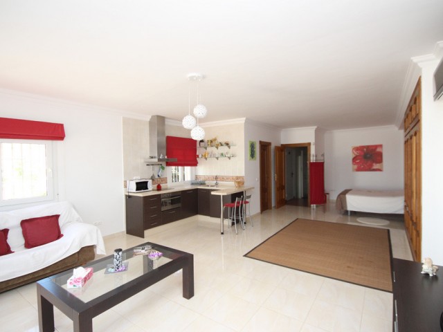 6 Schlafzimmer Reihenhaus in Artola