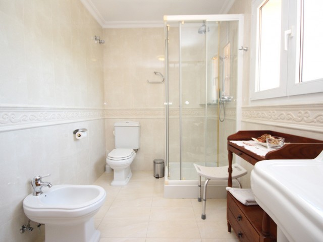 6 Schlafzimmer Reihenhaus in Artola