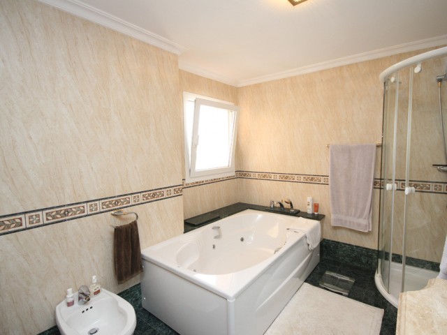 6 Schlafzimmer Reihenhaus in Artola